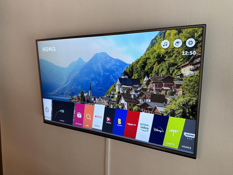 TV LG UH605V