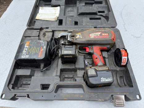 Najmaskin MAX RB398, med laddare och batteri