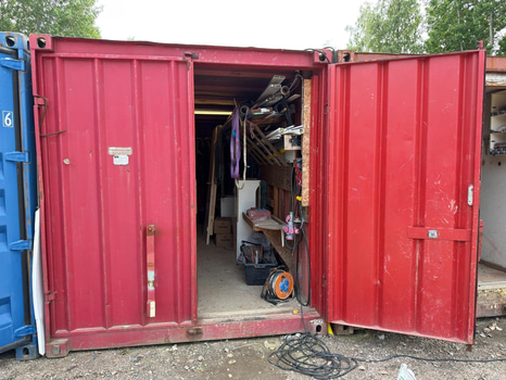 20-fots container med innehåll