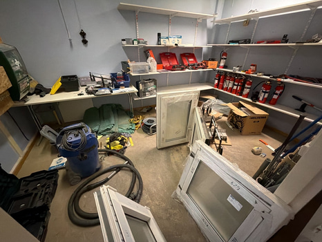 Fönster, brandsläckare m.m.