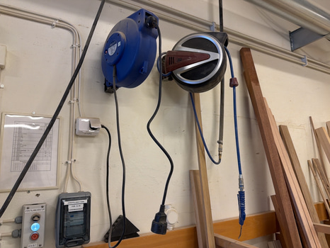 3 st tryckluftsvindor m.m.