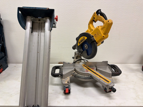 Kap- & gersåg med stativ