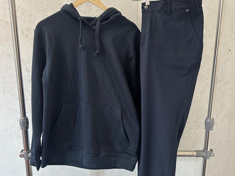 Hoody, stl. L, Clique, dark navy. & (NY) Dambyxor, stl. L, Cutter & Buck, dark navy.