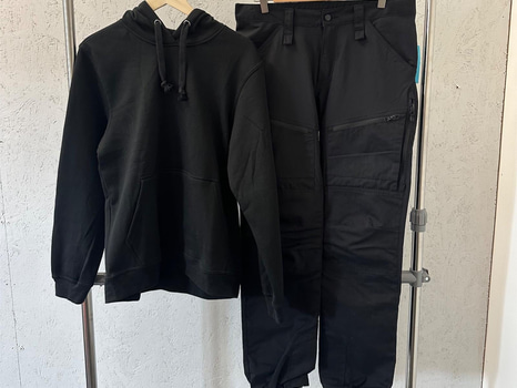 Hoodie, stl. M, Clique, svart. & (NY) Vandrarbyxor, stl. M, Gesto Workwear, svart.