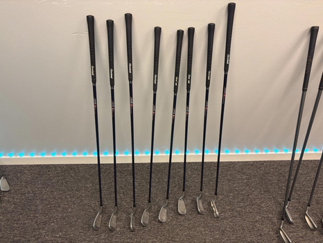 8 st. Golfklubbor Cleveland