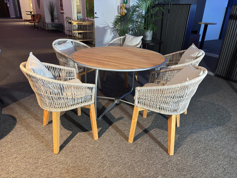 Bord inkl. 5 st. stolar Hillerstorp