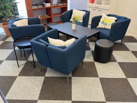 Loungemöbler - 4 st fåtölj, bord samt 2 pall, bl.a. IKEA