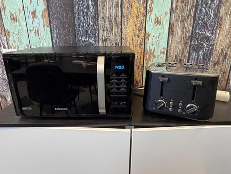 Samsung mikrovågsugn samt Wilfa brödrost