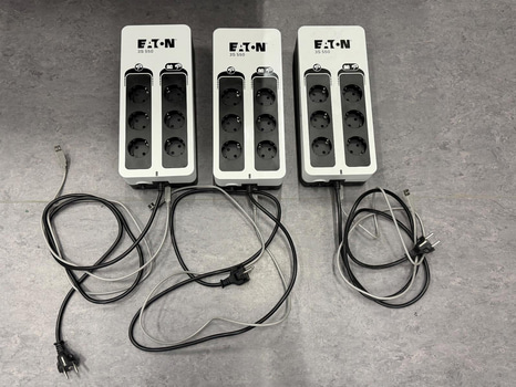 3 st grenuttag med batteri och blixskydd, UPS Eaton 3S 550