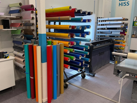 Stort sortiment material/vinyl, ca 250 rullar