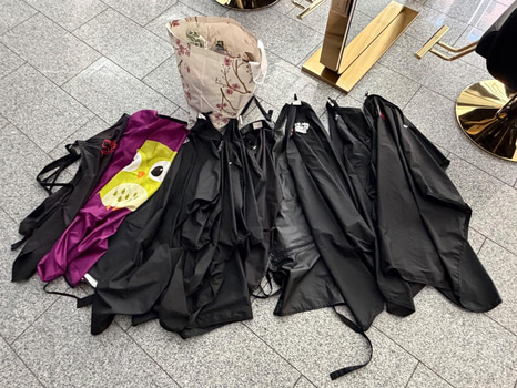 Ca 10 st frisörkappor samt diverse