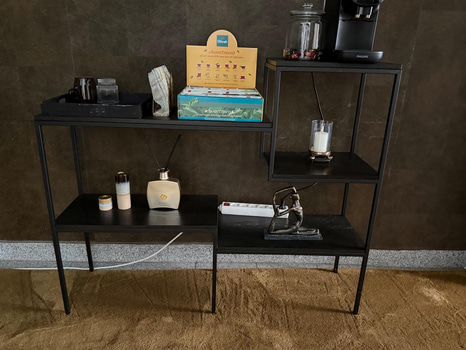 Sideboard, sittbänk samt tamburmajor