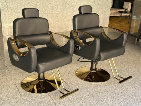 2 st frisörstolar, höj- & sänkbar, svart/ guld