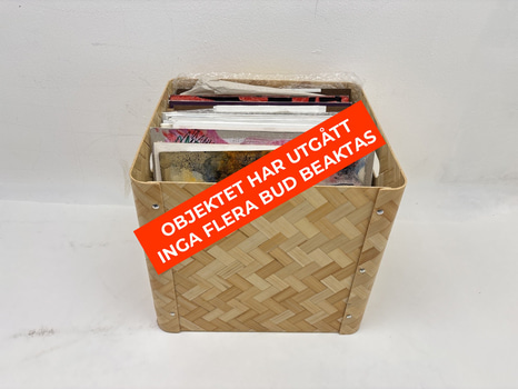 Parti med tavlor, olika konstnärer och storlekar