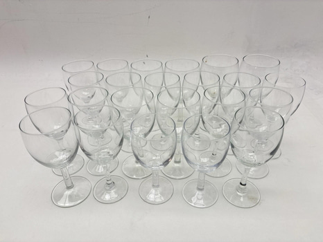 Parti med glas, olika modeller och storlekar