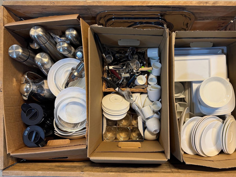 Diverse porslin och köksredskap