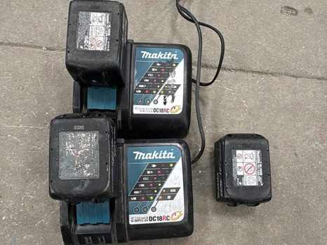 3 st. Batterier och 2 st. laddare Makita
