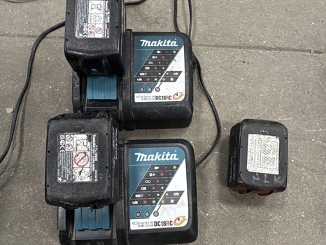 3 st. Batterier och 2 st. laddare Makita