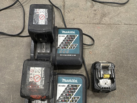 3 st. Batterier och 2 st. laddare Makita