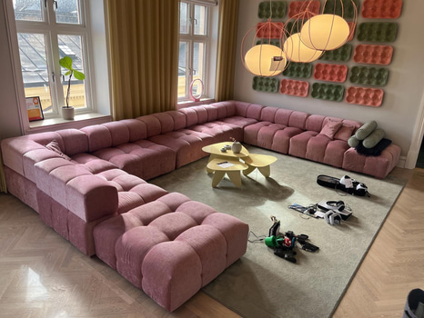 Modulsoffa + soffbord + akustikpanel – komplett loungegrupp