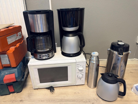 Kaffebryggare, mikrovågsugn m.m.
