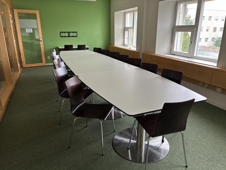 Konferensbord inkl. 15 st. stolar