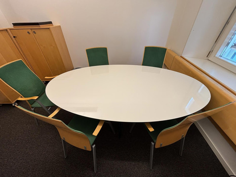 Bord inkl. 5 st. stolar