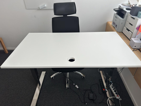 Höj- sänkbart skrivbord, Martela inkl. kontorsstol