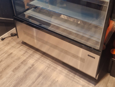 Konditorkyl / Kyldisplayskåp med glasfront