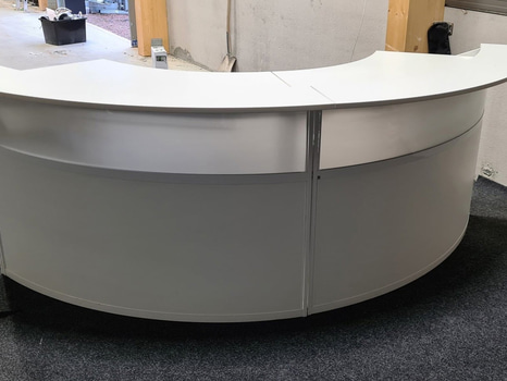 Böjd receptionsdisk