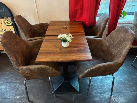 20 st. Stolar och 10 st. Bord