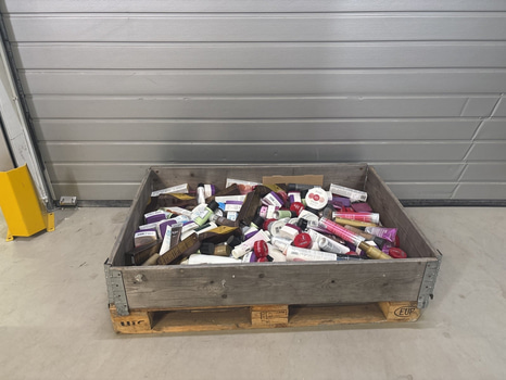 Parti med hårvårdsprodukter blandat