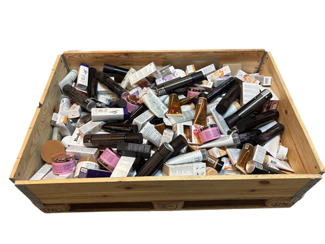 Parti med hårvårdsprodukter, diverse märken