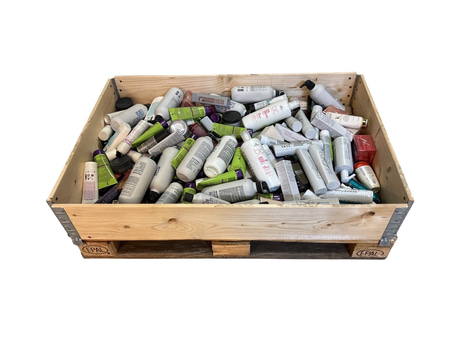 Parti med hårvårdsprodukter blandat