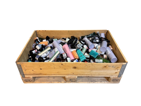 Parti med hårvårdsprodukter blandat