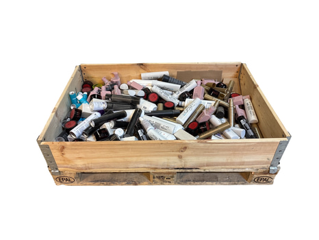 Parti med hårvårdsprodukter blandat