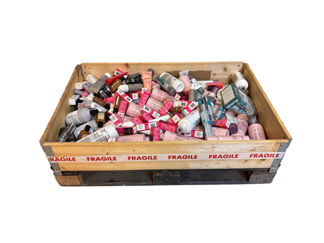 Parti med hårvårdsprodukter blandat