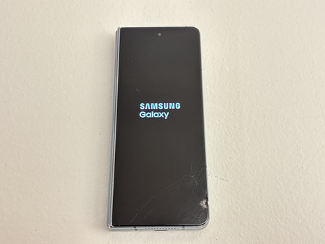 Mobil Samsung Galaxy Z Fold 4. OBS! Defekt skärm