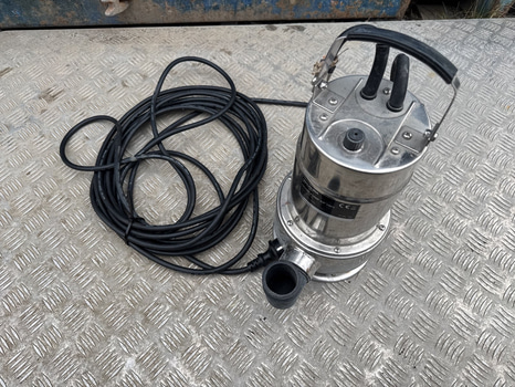 Dränkbar vattenpump Biltema