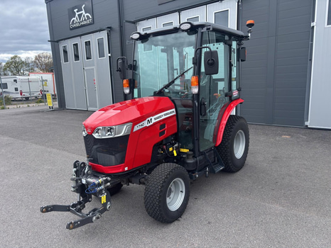 Kompakttraktor Massey Ferguson 1740 -2023 | Plog och sandspridare