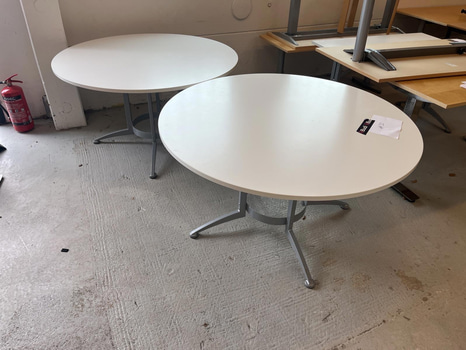 2 st. Runda matbord 130cm