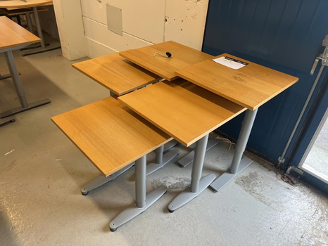 5 st. Manuellt höj- och sänkbara skrivbord