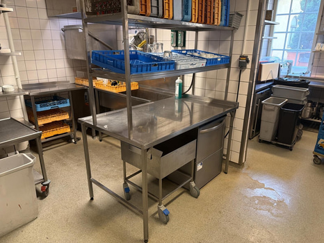 Diskbänk med avrinning