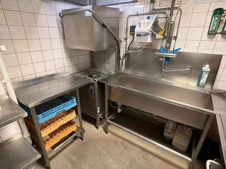 Huvdiskmaskin, Wexiödisk WD-6C, med in- och utmatningsbänk