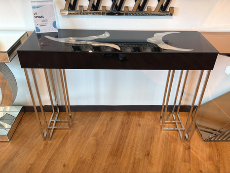 2 st sidobord, vitt och svart