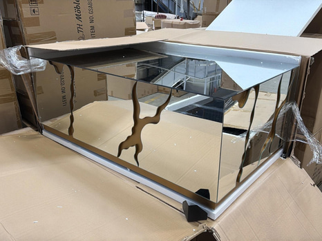 Soffbord i spegelglas