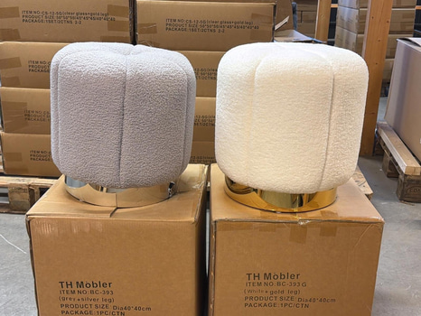 2 st puffar, vit/ grå