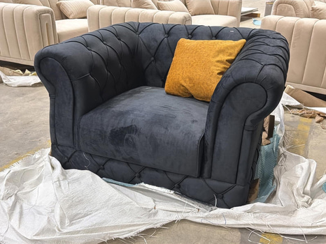 Fåtölj, svart sammet