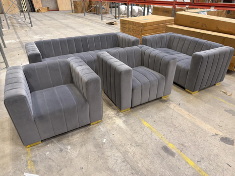 Soffgrupp 4 del - 2 fåtöljer, 3-sits soffa samt 2-sits soffa, grå sammet