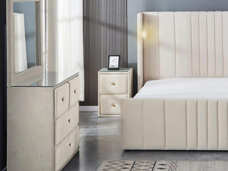 Säng med gavlar i beige sammet, 180x200 cm